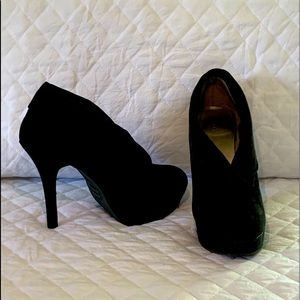 Attention Black Heels